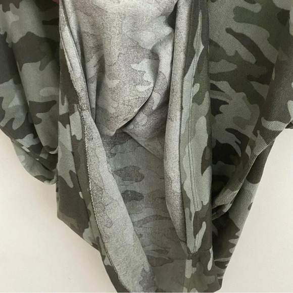 Lucky Brand Women’s  T-Shirt Camouflage Pull Over Short Sleeve Basic Green L - Picture 4 of 5